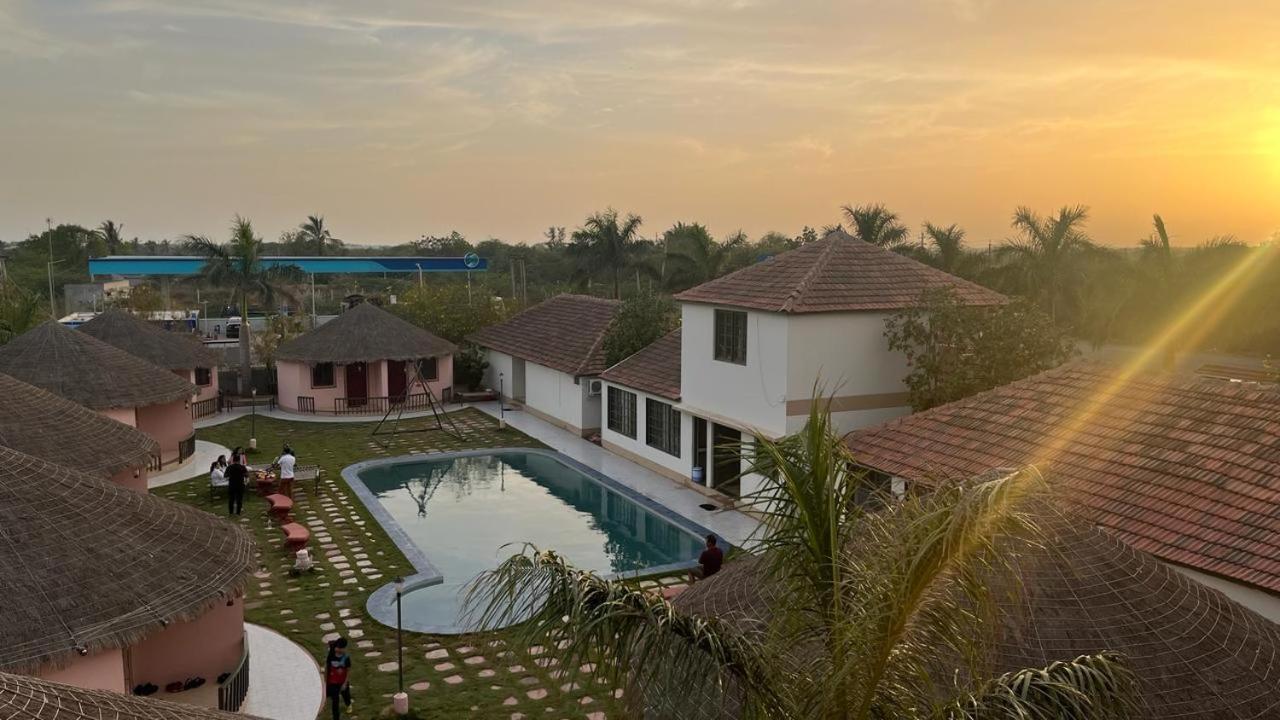 The Village Resort Kodāe Exterior foto
